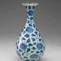 Bottle Vase with Peony Scrolls, Ming dynasty (1368–1644), late 14th century