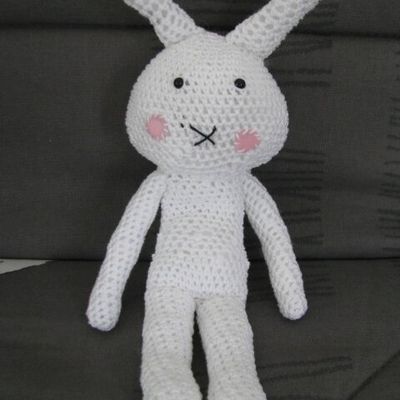 Lapin en crochet fait main (18 euros)