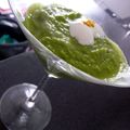 Velouté de petit pois, fondue d'oignon, pointe de crème et soupcon de curry
