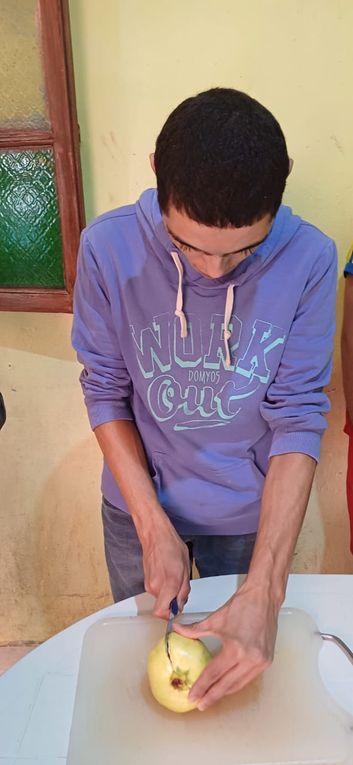 La réalisation d'une confiture de grenades et sa dégustation