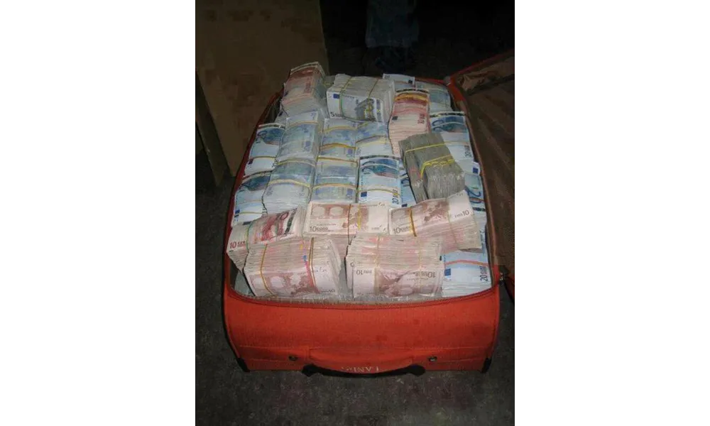 LA VALISE MAGIQUE INCROYABLE D'ARGENT, MAITRE AVIDOZAN MARABOUT SERIEUX COMPETENT