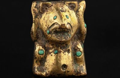 A turquoise-inlaid gilt-bronze 'bear' fitting, Han dynasty (206 BC-220 AD)