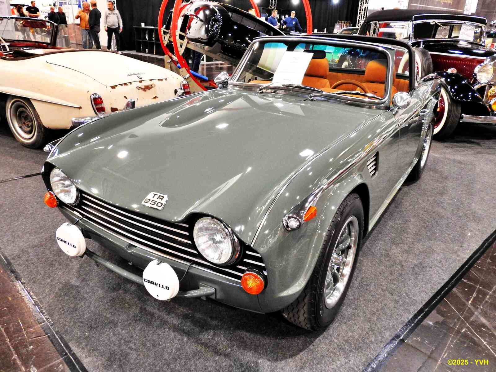 Triumph TR 250 Roadster_01 - 1968 [GB] YVH_GF