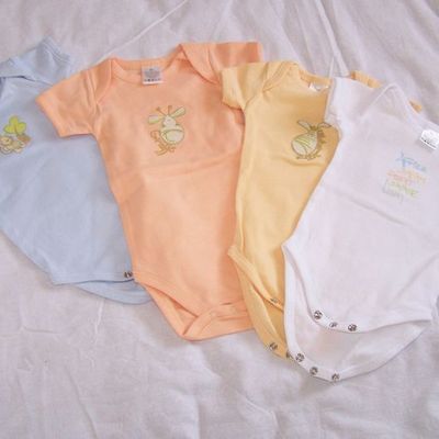 Lot bodies manches courtes 6 mois