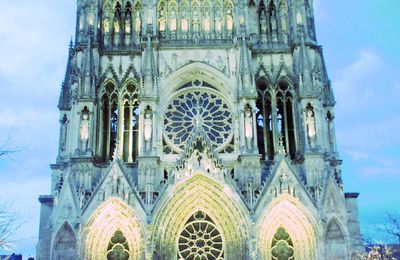 La cathédrale dans la nuit : Reims, le 19 avril 2023 (2)