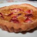 Tartelettes aux fraises et biscuits roses de Reims.