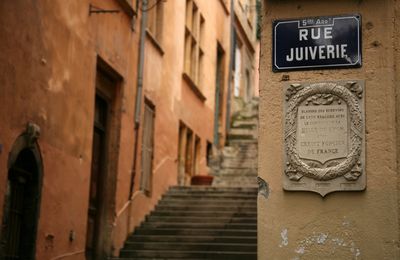 Ce qui nous sépare nous relie, ce qui nous relie nous sépare aussi