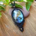 Collier pierre de labradorite pendentif macramé