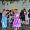 « SOUS LA DOUCHE » OU « LES MAINS EN L’AIR », LES ENFANTS DE JEAN JAURÈS SONT TOUJOURS A L’AISE.