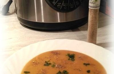 VELOUTÉ DE COURGE-CHÂTAIGNES ET POUDRE DE GIROLLES