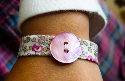 Petits bracelets fleuris