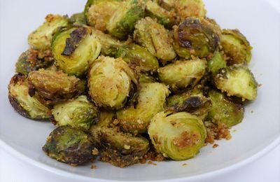 Choux de Bruxelles rôtis au four et légèrement croustillants