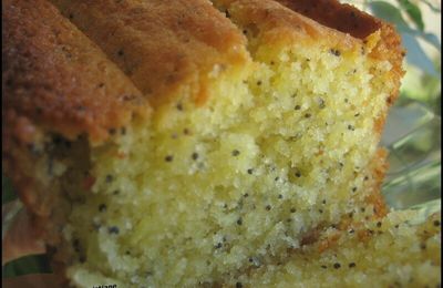 UN CAKE AU CITRON ET GRAINES DE PAVOT...