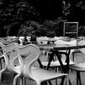 Les chaises blanches