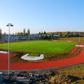 UNE PELOUSE DRAINÉE POUR LES JEUNES FOOTBALLEURS.