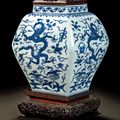 Jarre en porcelaine bleu blanc dans le style de la dynastie Ming, Chine, dynastie Qing (1644-1911)