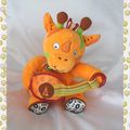 Doudou Peluche Girafe Hochet Orange Et Jaune Guitare Babymoov 