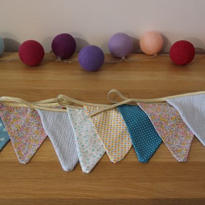 La sortie de bain et la guirlande de fanions de Gaby