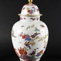 Très importante garniture de trois vases d' Augustus Rex , circa 1730 en porcelaine de Meissen. Vers 1728-1733