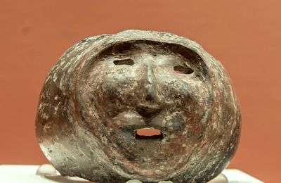 Pottery human-shaped vessel, Yangshao culture (3700-3000 BCE)