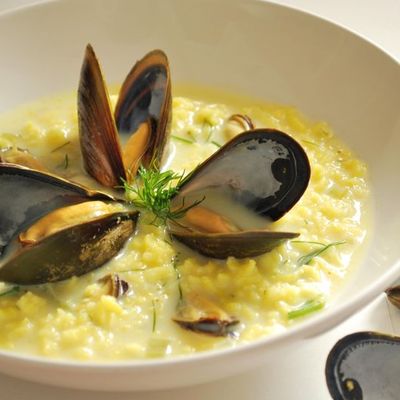 Soupe de riz aux moules, au safran grec