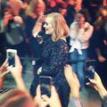 Adele de retour sur scène pour sa tournée : elle annonce un nouveau clip !