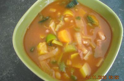 Potage de légumes aux lardons fumés