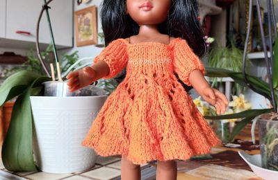 Nora , robe orange début de tenue ...