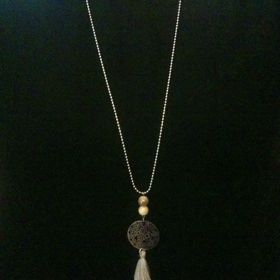 Collier boule "perles avec pompon"