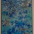 Carte de Noël - fond de la carte réalisée avec les aquarelles en poudre Brusho et les découpes de Memory Box