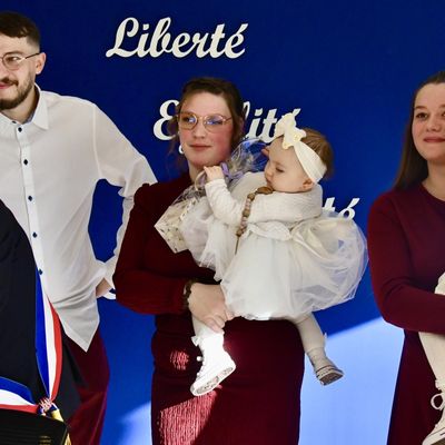 UN PARRAIN ET UNE MARRAINE LAÏQUES POUR ÉLYA BOTTEAU.