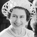 Elisabeth II , la reine aux chapeaux (1)