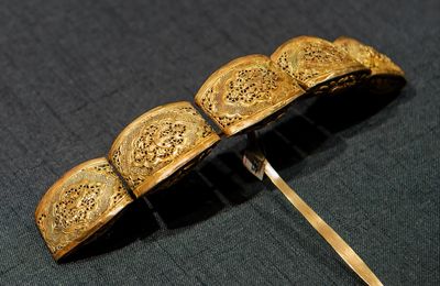 Gold five-flower head hairpin with phoenix and bird motif, Song Dynasty (960-1279)