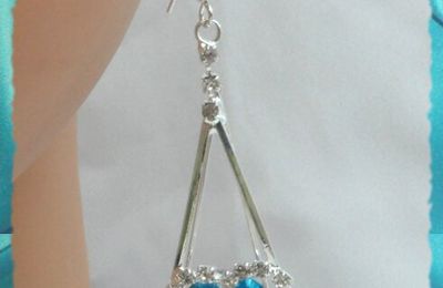  Boucles d'Oreilles Pendantes Cécily Coeur Serti de Strass Avec Perle Crystal Turquoise 