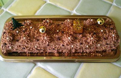 BUCHE CHOCOLAT BLANC ET PRALINOISE