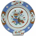 Chine : plat rond en porcelaine polychrome de la Famille Verte, époque Kangxi.