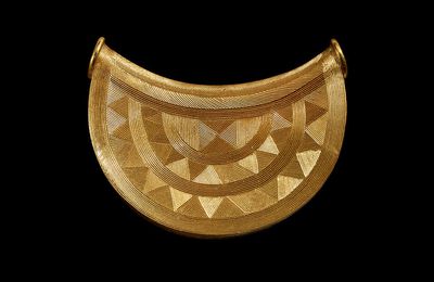 British Museum acquires internationally significant 3,000-year-old gold pendant, found in Shropshire