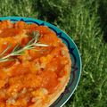 Gâteau renversé à l'abricot, amande et romarin