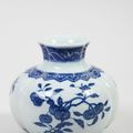 Beau vase polylobé en porcelaine émaillée bleu blanc, Chine, Dynastie Qing