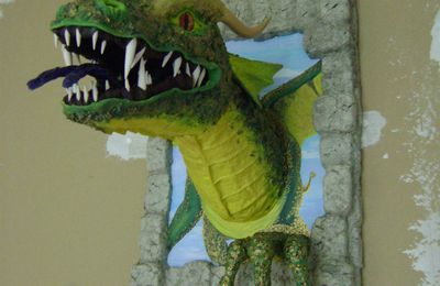 Dragon en papier maché