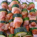 Brochettes de poulet, courgette et merguez