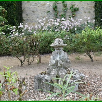 Les jardins d'AINAY-Le-VIEIL [18200] AINAY-LE-CHATEAU