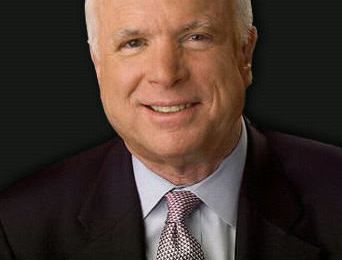 McCain prend la parole au Congrès de la NAACP