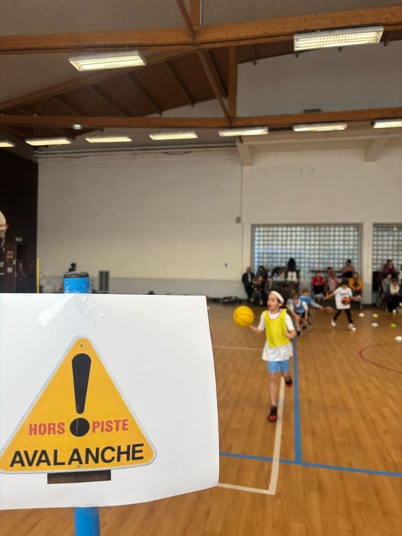 Les basketteurs font du ski