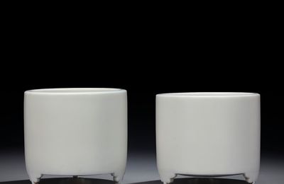 A pair of Dehua cylindrical tripod censers, Late Ming-Early Qing dynasty, 17th century