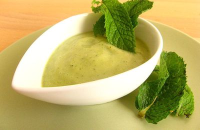 Velouté glacé courgette, avocat et menthe