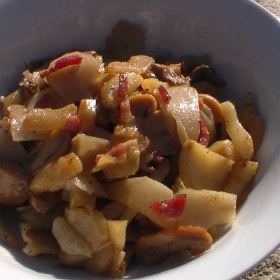POÊLÉE DE TOPINAMBOURS, CHAMPIGNONS ET LARDONS