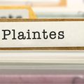 Le Gouvernement étudie actuellement la possibilité de prévoir un cadre juridique plus large au dépôt de plainte de l'administration à la place de l'agent