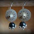 Boucles d'oreilles steampunk avec cadran de montre ancienne perle fushia noir ou grise