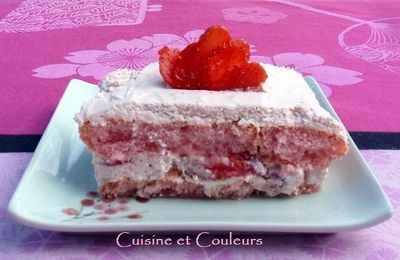 Tiramisu à la mousse de fraises et liqueur de litchi ( Défi arc-en ciel, couleur rose )